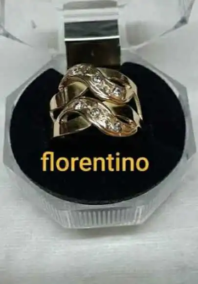 Anillo doble diseño con piedra - Joyería La Filigrana Trujillo