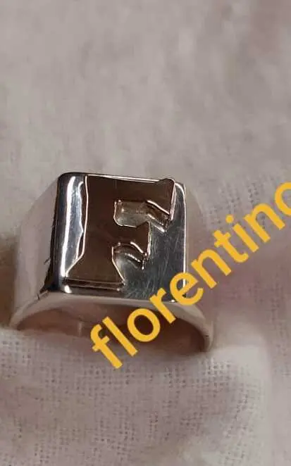 Anillo letra F - Joyería La Filigrana Trujillo