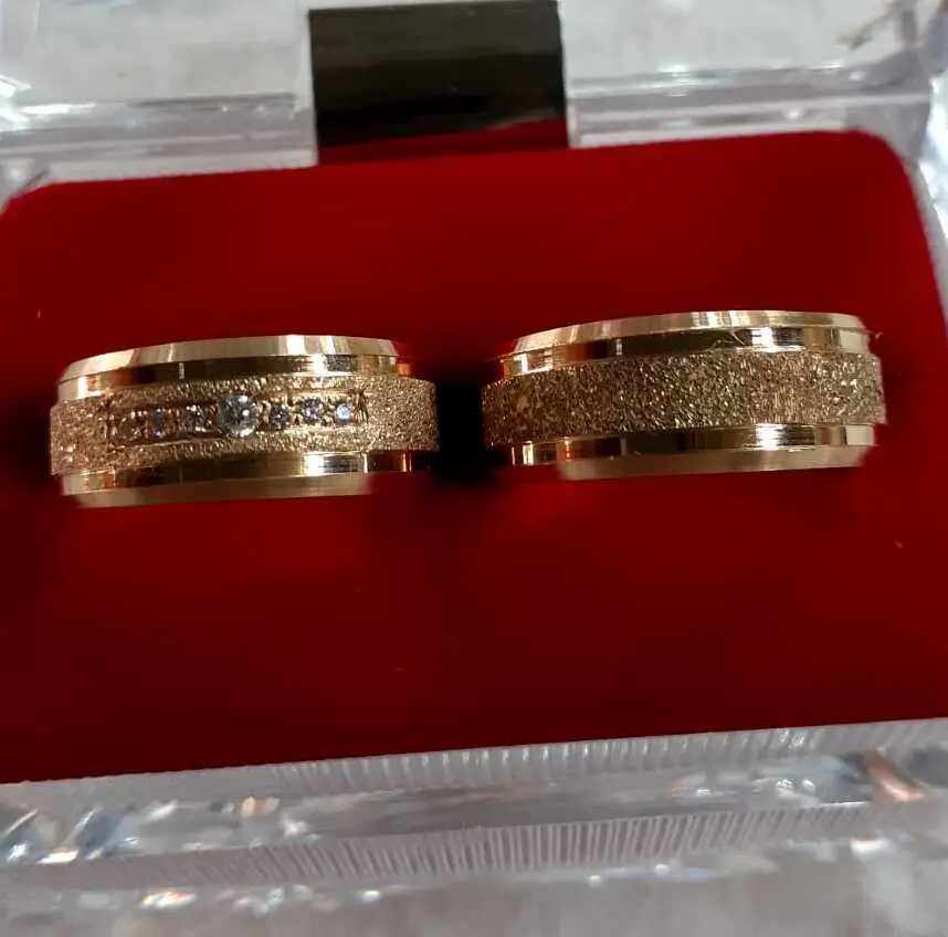 Anillos de compromiso en relieve - Joyería La Filigrana Trujillo