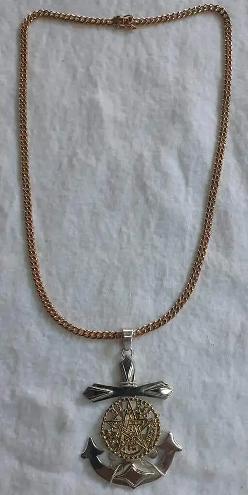 Cadena de oro 18 klts con dije de ancla de plata con oro - Joyería La Filigrana Trujillo