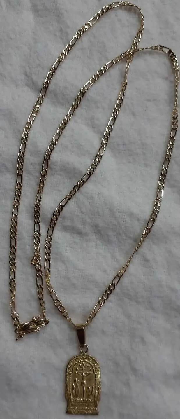 Cadena modelo cartier con dije del Señor de los Milagros - Joyería La Filigrana Trujillo