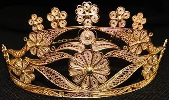 Corona de bronce bañado en oro en filigrana - Joyería La Filigrana Trujillo