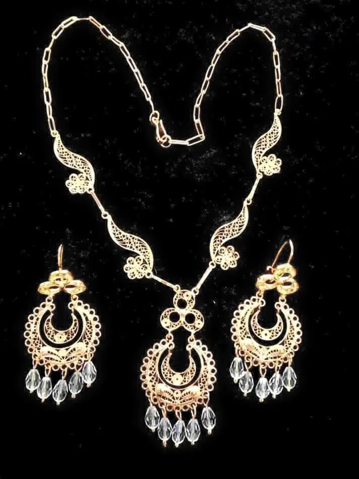 Juego de aretes y collar en plata elaborados en  filigrana - Joyería La Filigrana Trujillo