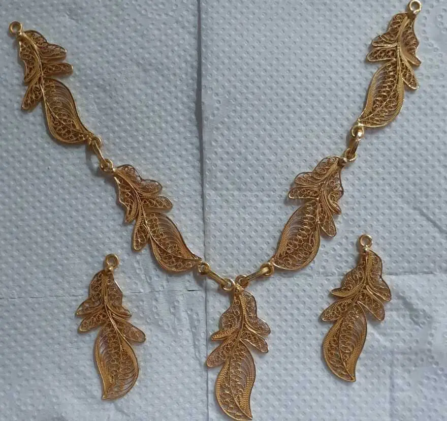 Juego  de aretes y collar bañado en oro - Joyería La Filigrana Trujillo