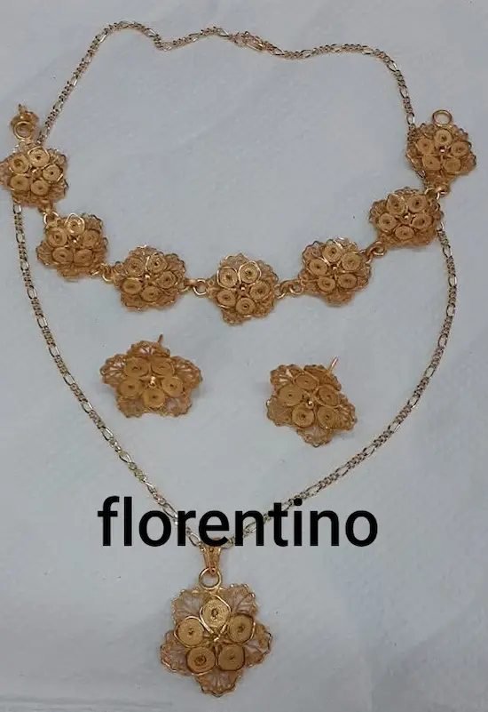 Juego de Rosas de Filigrana en oro 18 klts - Joyería La Filigrana Trujillo